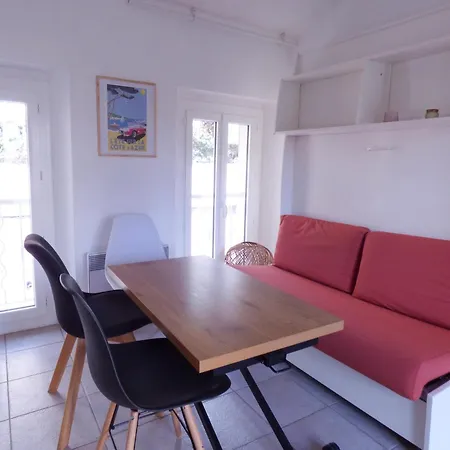 Apartment Divona - 1 Bedroom Apartment, Pool & 5min Away *