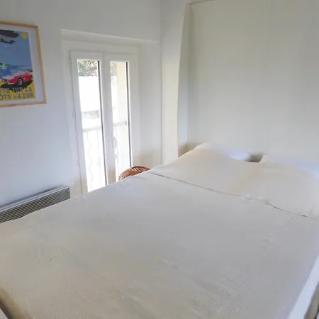Apartment Divona - 1 Bedroom Apartment, Pool & 5min Away *